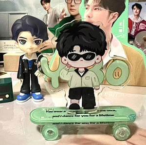 Présentoir en acrylique personnalisé pour skateboard 